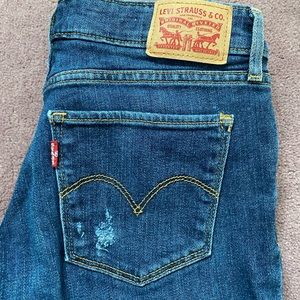 Levi’s straight/skinny ripped jean